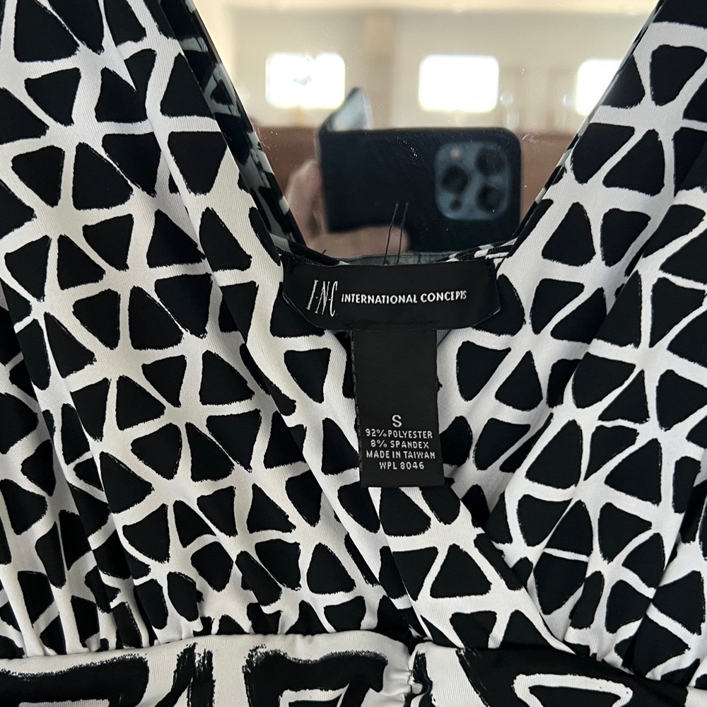 INC International Concepts Black and White Patterned Maxi Dress ! Stretchy ! - Picture 2 of 9